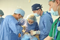 Пластические хирурги в операционной