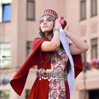 armenian-woman-in-traditional-taraz-dress