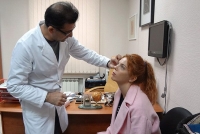 Гайк Бабаян консультирует пациентку
