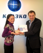 Победительница акции «Зимняя сказка» и Александр Артемьев — представитель британской компании Nagor в России